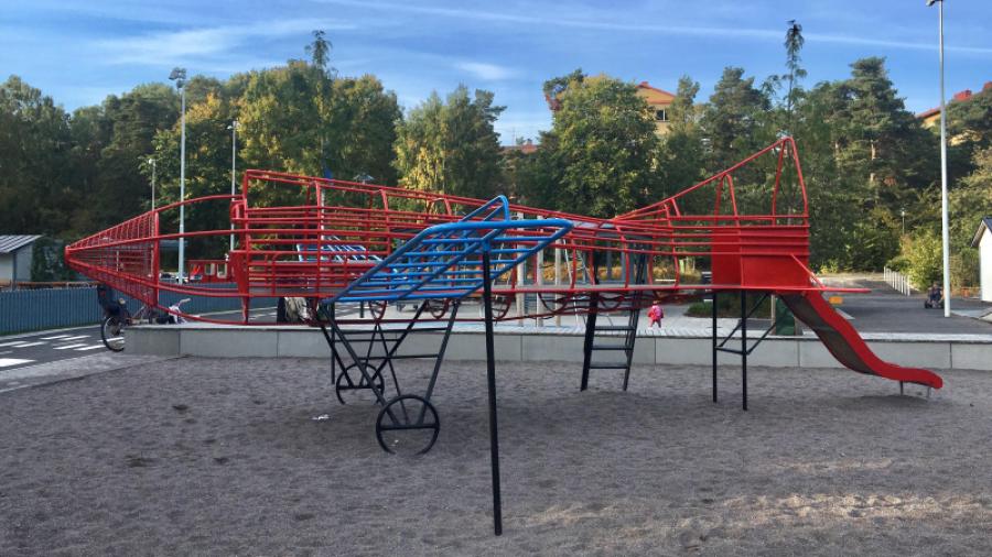 Rutschkanan som gett parken sitt smeknamn "Flygplansparken"